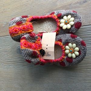 Anthropologie jewel pop slippers by Lilka, size 6